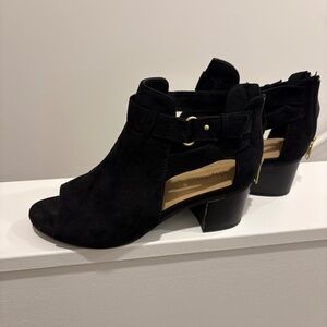 Black opened toe booties